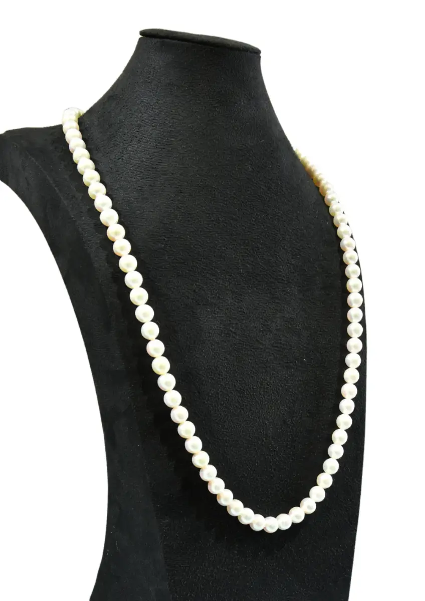 Урт сувдан зүүлт