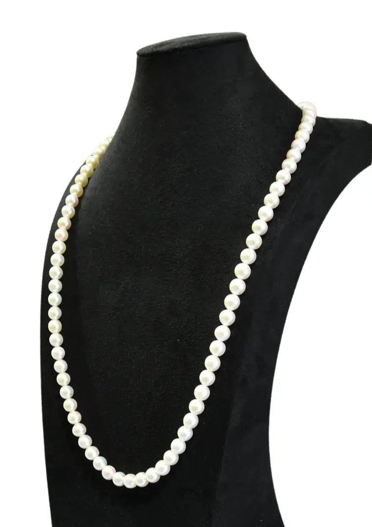 Урт сувдан зүүлт