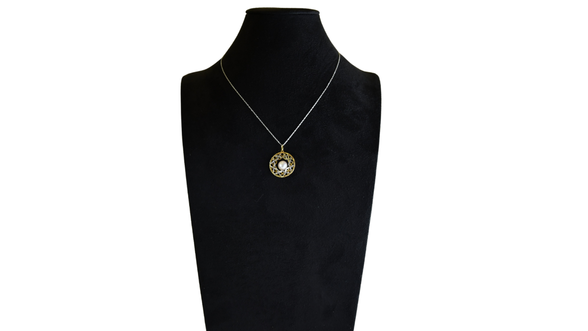 Сувдан кулон