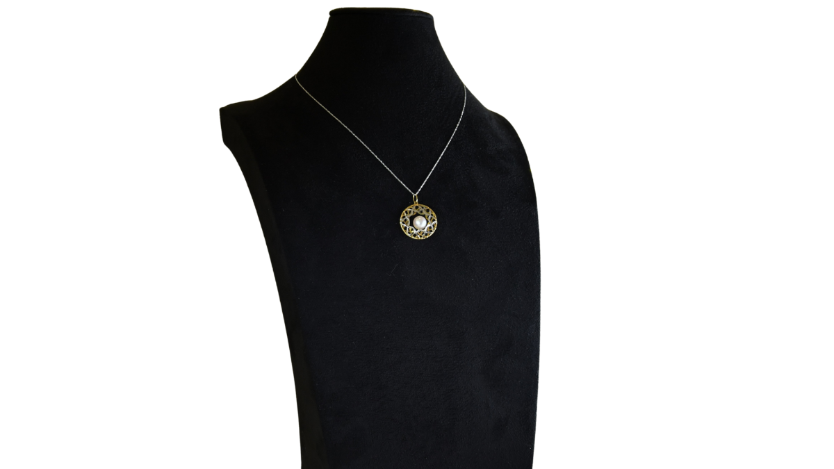 Сувдан кулон